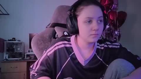 Snapshot of holy_kveta chatting on 02/27/26, 02:55 Kviki online show from 02/27/26, 02:55