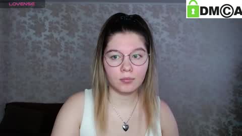 Welcome guys  Pleasure to see you all here  My name is MichaelaTip menu is active Private is open  online show from 01/06/25, 07:52