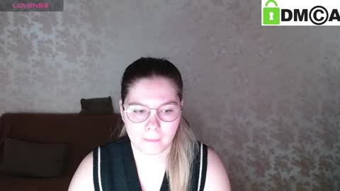 Welcome guys  Pleasure to see you all here  My name is MichaelaTip menu is active Private is open  online show from 03/06/25, 05:35