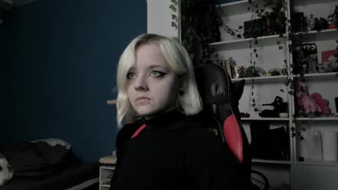 holy_mistresss online show from 11/23/25, 09:42