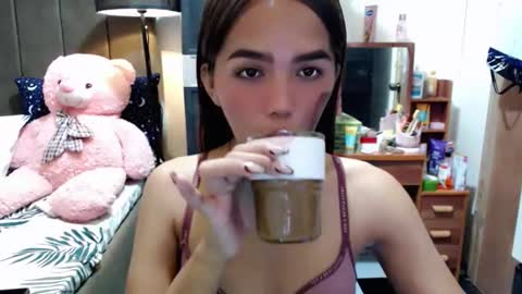 holy_molly1 online show from 11/18/25, 01:11