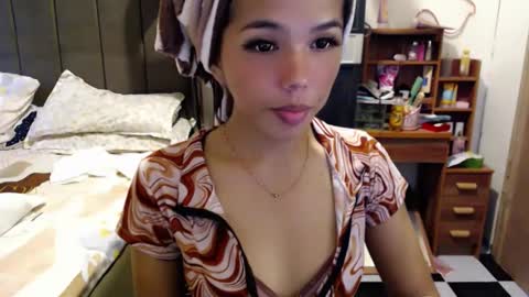 holy_molly1 online show from 01/15/26, 07:46