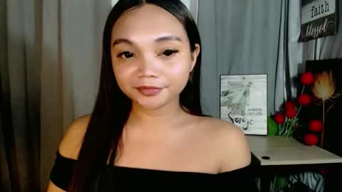 Snapshot of holy_shine chatting on 05/16/26, 11:14 Bella online show from 05/16/26, 11:14