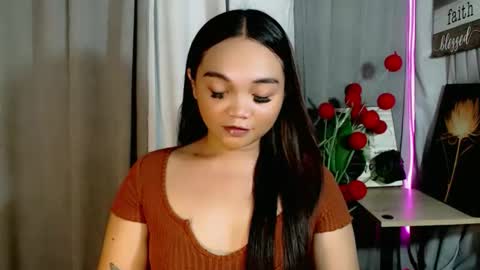 Snapshot of holy_shine chatting on 05/18/26, 03:57 Bella online show from 05/18/26, 03:57