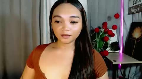 Snapshot of holy_shine chatting on 05/18/26, 04:07 Bella online show from 05/18/26, 04:07