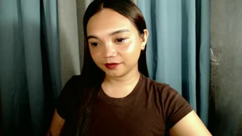 Snapshot of holy_shine chatting on 06/16/26, 11:18 Bella online show from 06/16/26, 11:18