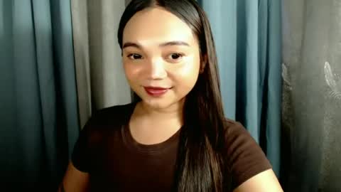 Snapshot of holy_shine chatting on 06/18/26, 12:33 Bella online show from 06/18/26, 12:33