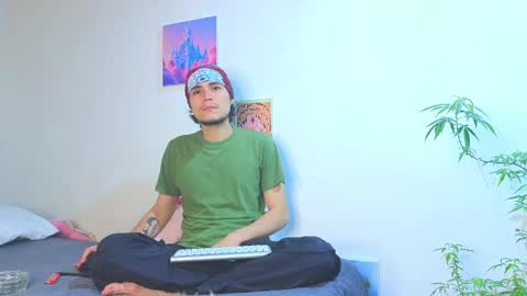 Snapshot of holy_taby_ chatting on 05/13/26, 06:33 online show from 05/13/26, 06:33
