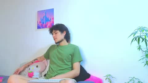 Snapshot of holy_taby_ chatting on 05/15/26, 08:10 online show from 05/15/26, 08:10