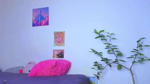 Snapshot of holy_taby_ chatting on 05/17/26, 06:37 online show from 05/17/26, 06:37