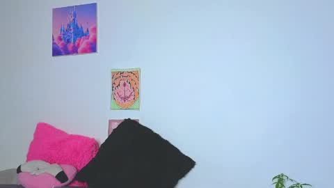Snapshot of holy_taby_ chatting on 05/18/26, 11:43 online show from 05/18/26, 11:43