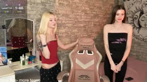 Snapshot of holybabe342 chatting on 12/21/25, 02:02 Vio online show from 12/21/25, 02:02