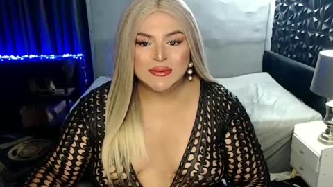 Snapshot of holydeepmistress chatting on 02/01/25, 01:12 gem online show from 02/01/25, 01:12