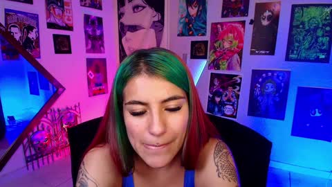 Snapshot of holyeva chatting on 01/31/25, 10:10 online show from 01/31/25, 10:10