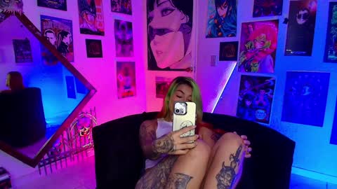 Snapshot of holyeva chatting on 02/04/25, 11:59 online show from 02/04/25, 11:59