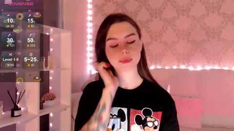 Mia online show from 09/19/25, 03:30