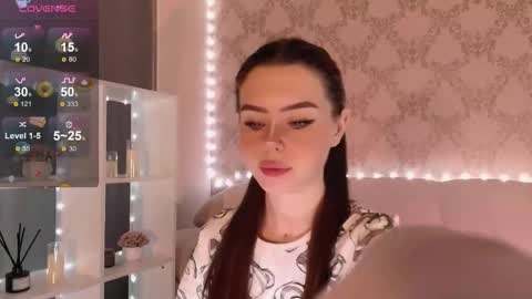 Mia online show from 12/04/25, 03:05