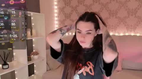 Mia online show from 04/25/26, 03:42