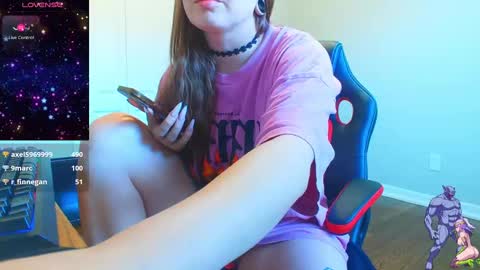 Snapshot of holyweed420 chatting on 12/11/24, 07:36 Viktoria online show from 12/11/24, 07:36