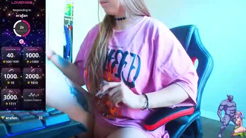 Snapshot of holyweed420 chatting on 12/14/24, 04:31 Viktoria online show from 12/14/24, 04:31