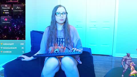 Snapshot of holyweed420 chatting on 01/18/25, 08:09 Viktoria online show from 01/18/25, 08:09
