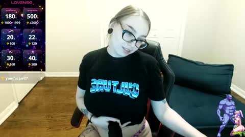 Snapshot of holyweed420 chatting on 03/04/25, 12:39 Viktoria online show from 03/04/25, 12:39