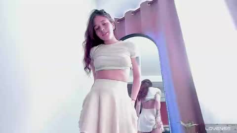 honeeeey_ online show from 02/21/25, 10:04