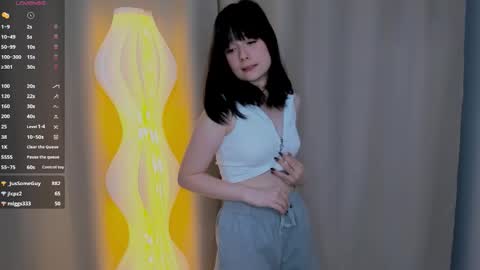 Snapshot of honeey_beee chatting on 09/24/25, 07:28 May online show from 09/24/25, 07:28