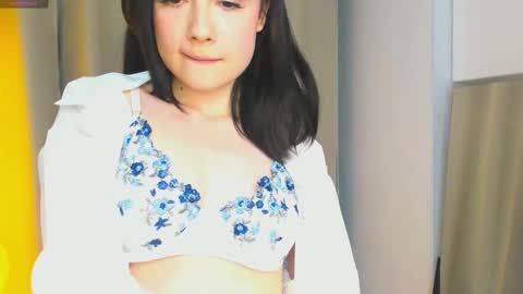 Snapshot of honeey_beee chatting on 09/25/25, 07:39 May online show from 09/25/25, 07:39