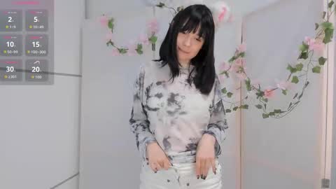 Snapshot of honeey_beee chatting on 10/01/25, 10:49 May online show from 10/01/25, 10:49