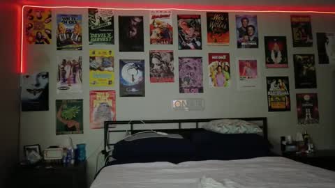 Snapshot of honeeyyy_pot chatting on 09/17/25, 07:37 Honey online show from 09/17/25, 07:37