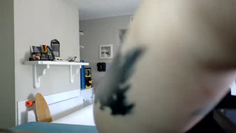 Snapshot of honeeyyy_pot chatting on 10/01/25, 06:58 Honey online show from 10/01/25, 06:58