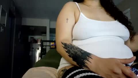 Snapshot of honeeyyy_pot chatting on 10/05/25, 05:17 Honey online show from 10/05/25, 05:17