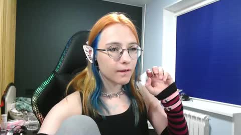 Snapshot of honelin chatting on 12/18/24, 03:11 Honelints boyblonde hair AsterMIntfemboybrown hair online show from 12/18/24, 03:11