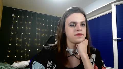 Snapshot of honelin chatting on 01/06/25, 08:07 Honelints boyblonde hair AsterMIntfemboybrown hair online show from 01/06/25, 08:07