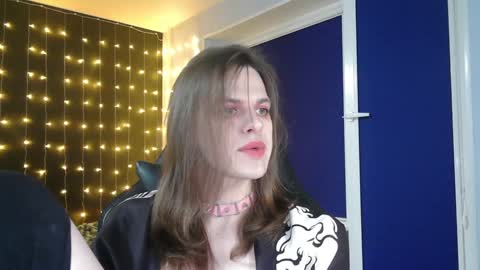 Snapshot of honelin chatting on 01/14/25, 06:38 Honelints boyblonde hair AsterMIntfemboybrown hair online show from 01/14/25, 06:38