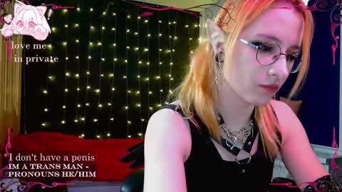Snapshot of honelin chatting on 03/11/25, 10:09 Honelints boyblonde hair AsterMIntfemboybrown hair online show from 03/11/25, 10:09