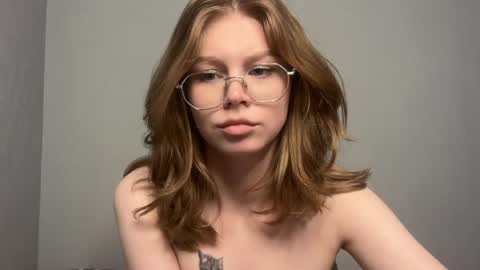 Snapshot of honey__pie chatting on 06/05/26, 04:08 Lilith and Ellie online show from 06/05/26, 04:08