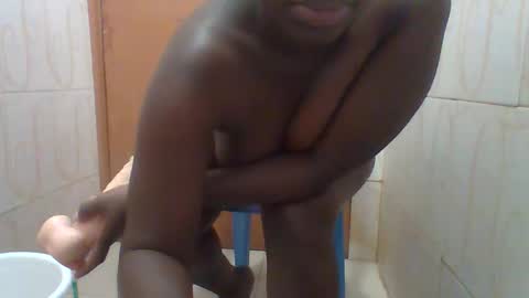 Snapshot of honey_beb chatting on 12/18/25, 10:16 honey_beb online show from 12/18/25, 10:16