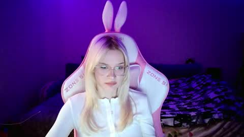 Snapshot of honey_bold chatting on 12/04/25, 10:13 honey_bold online show from 12/04/25, 10:13