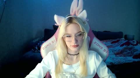 Snapshot of honey_bold chatting on 12/17/25, 09:48 honey_bold online show from 12/17/25, 09:48