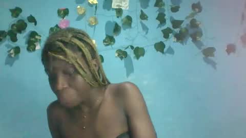 Queen online show from 10/15/25, 09:04