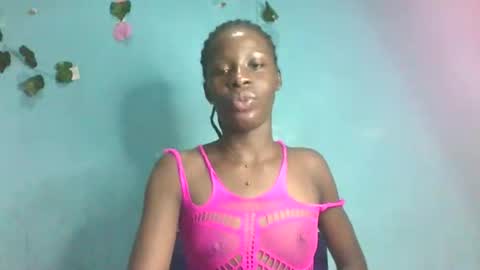 Snapshot of honey_bug2 chatting on 05/04/26, 10:17 Queen online show from 05/04/26, 10:17