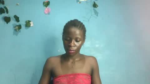 Snapshot of honey_bug2 chatting on 05/18/26, 08:47 Queen online show from 05/18/26, 08:47