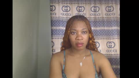 Snapshot of honey_dollxx chatting on 09/13/25, 08:14 Flora online show from 09/13/25, 08:14