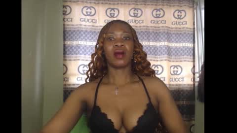 Snapshot of honey_dollxx chatting on 09/21/25, 09:55 Flora online show from 09/21/25, 09:55