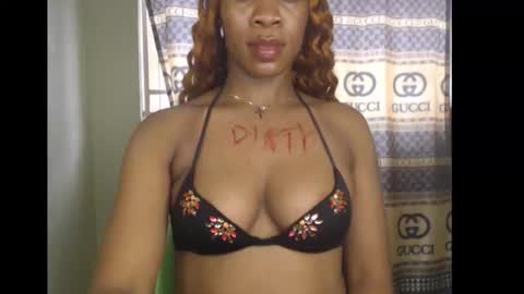 Snapshot of honey_dollxx chatting on 09/22/25, 02:41 Flora online show from 09/22/25, 02:41