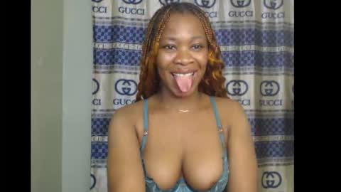 Snapshot of honey_dollxx chatting on 09/29/25, 10:47 Flora online show from 09/29/25, 10:47
