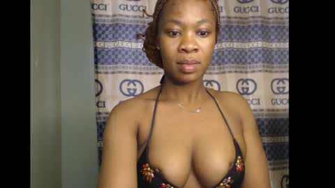 Snapshot of honey_dollxx chatting on 10/12/25, 09:08 Flora online show from 10/12/25, 09:08