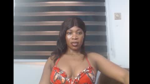 Snapshot of honey_dollxx chatting on 01/13/26, 02:55 Flora online show from 01/13/26, 02:55